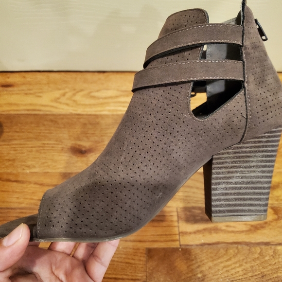 White Mountain peep toe booties - Picture 4 of 6